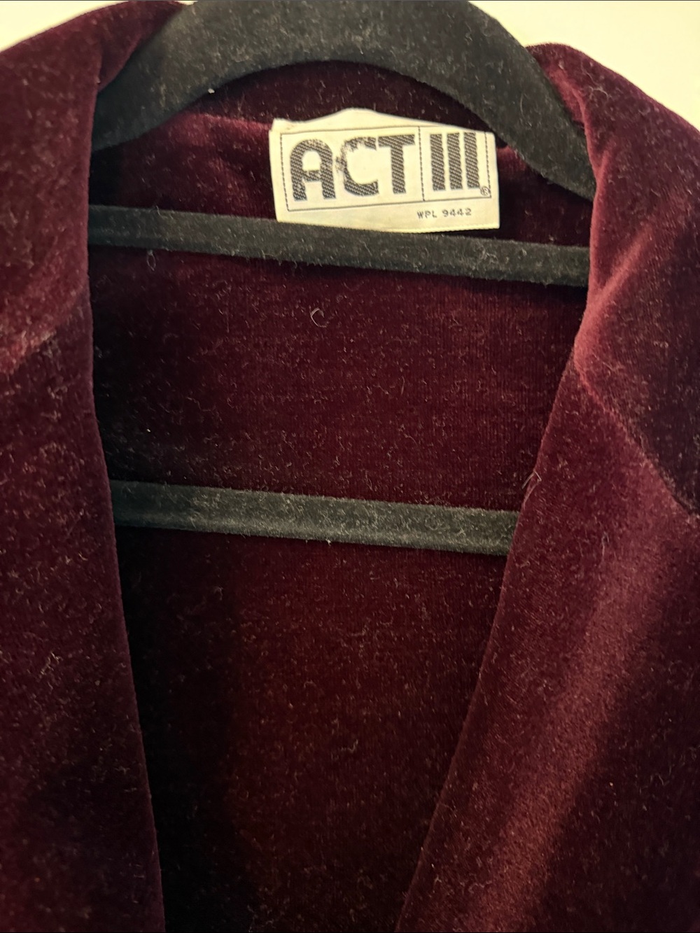 Vintage Women's Velvet Blazer Jacket in Burgundy - Picture 3 of 5